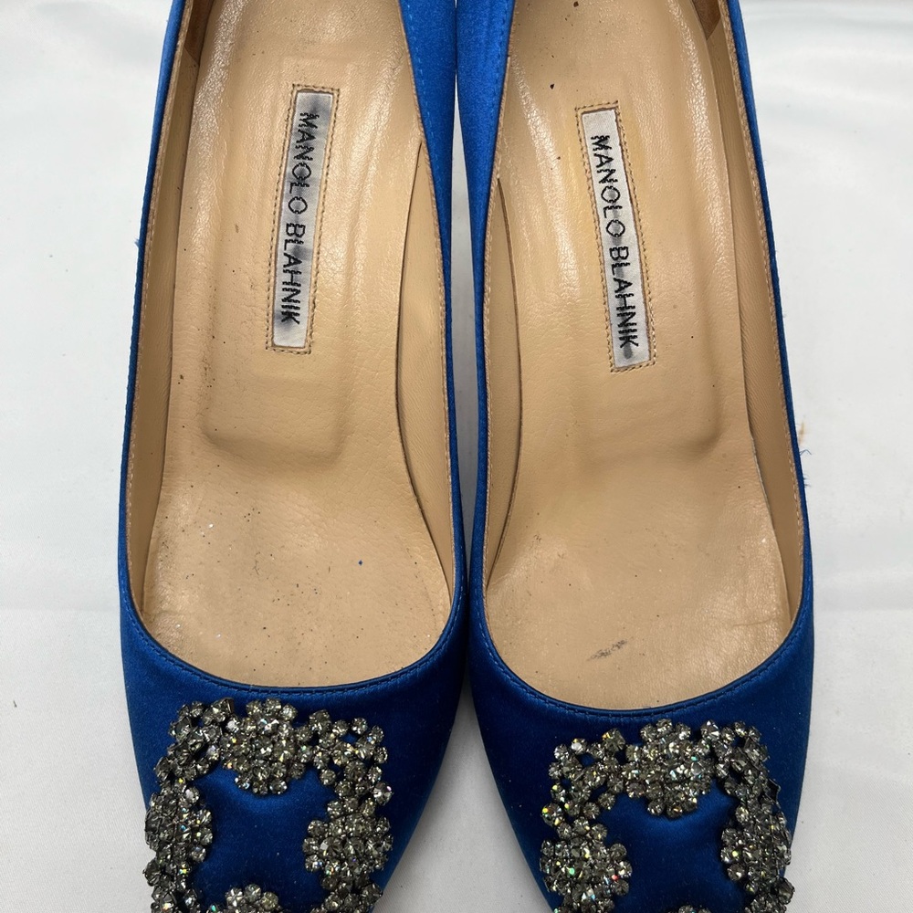 Manolo Blahnik size 39 Elegant Blue Satin Heels with Embellishments - Picture 6 of 7
